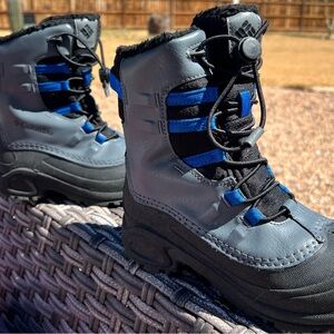 Columbia Kids' Bugaboot™ Celsius snow boots size 4